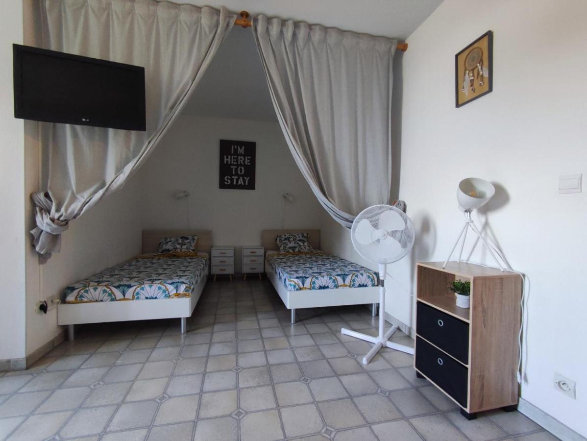 Studio Meuble Classe 2 Etoiles - 30M² Greoux-les-Bains Luaran gambar