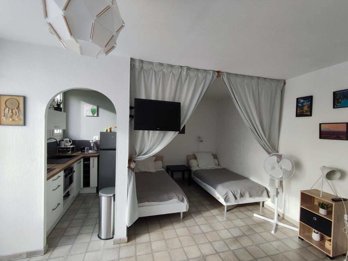 Studio Meuble Classe 2 Etoiles - 30M² Greoux-les-Bains Luaran gambar